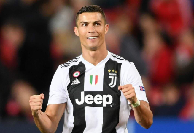 说了啥？卢克曼在被换下时与主教练尤里奇发生口角冲突（被换下不满，卢克曼与主帅尤里奇场边爆发口角）