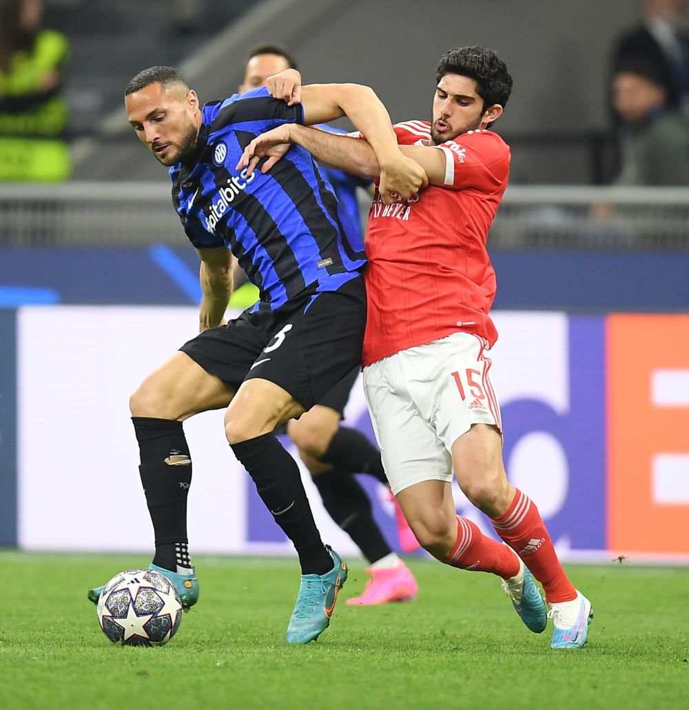 莫雷托：签维卡里奥难度大，国米密切关注弗赖堡门将阿图博卢（莫雷托：维卡里奥引进受阻，国米关注弗赖堡门将阿图博卢）