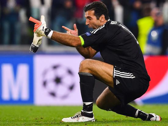 备受关注！74611名球迷现场观战英格兰女足vs中国女足的友谊赛（英格兰女足对阵中国女足友谊赛吸引74611名球迷到场观战）