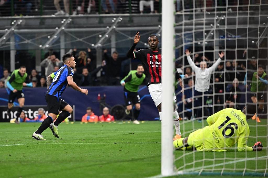 红牌出现 使比赛形势大逆转（红牌一出，战局瞬间翻转）