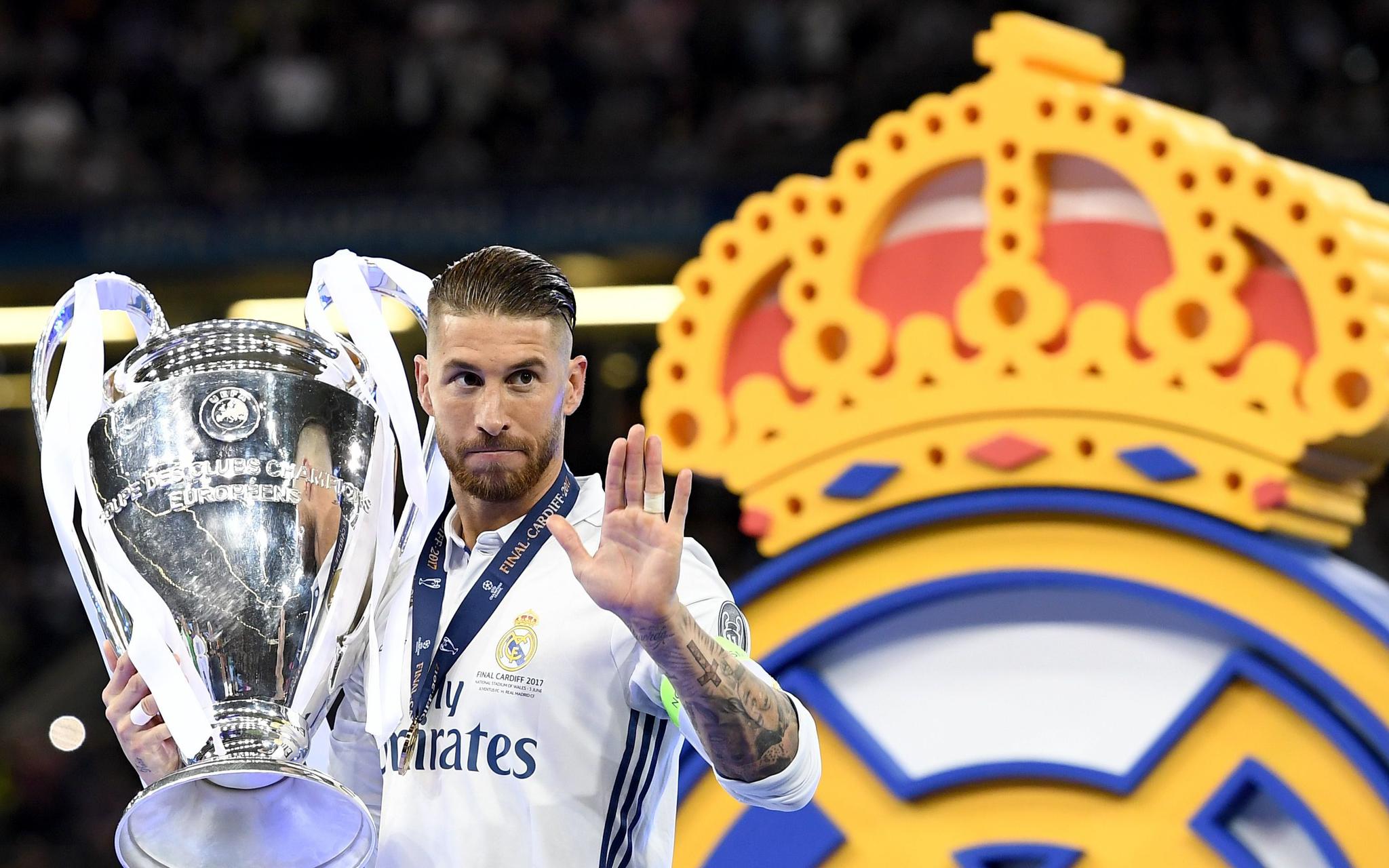 不满判罚，西蒙尼向裁判抗议：你不会给维尼修斯出牌的（西蒙尼不满判罚，质问裁判：为何不向维尼修斯出牌？）