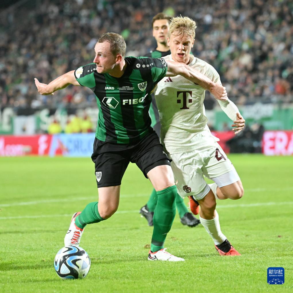 曼联、利物浦近五轮各1胜，英超积分榜曼联积22分，领先利物浦。（曼联利物浦近五轮各仅一胜，英超积分曼联22分暂压利物浦）