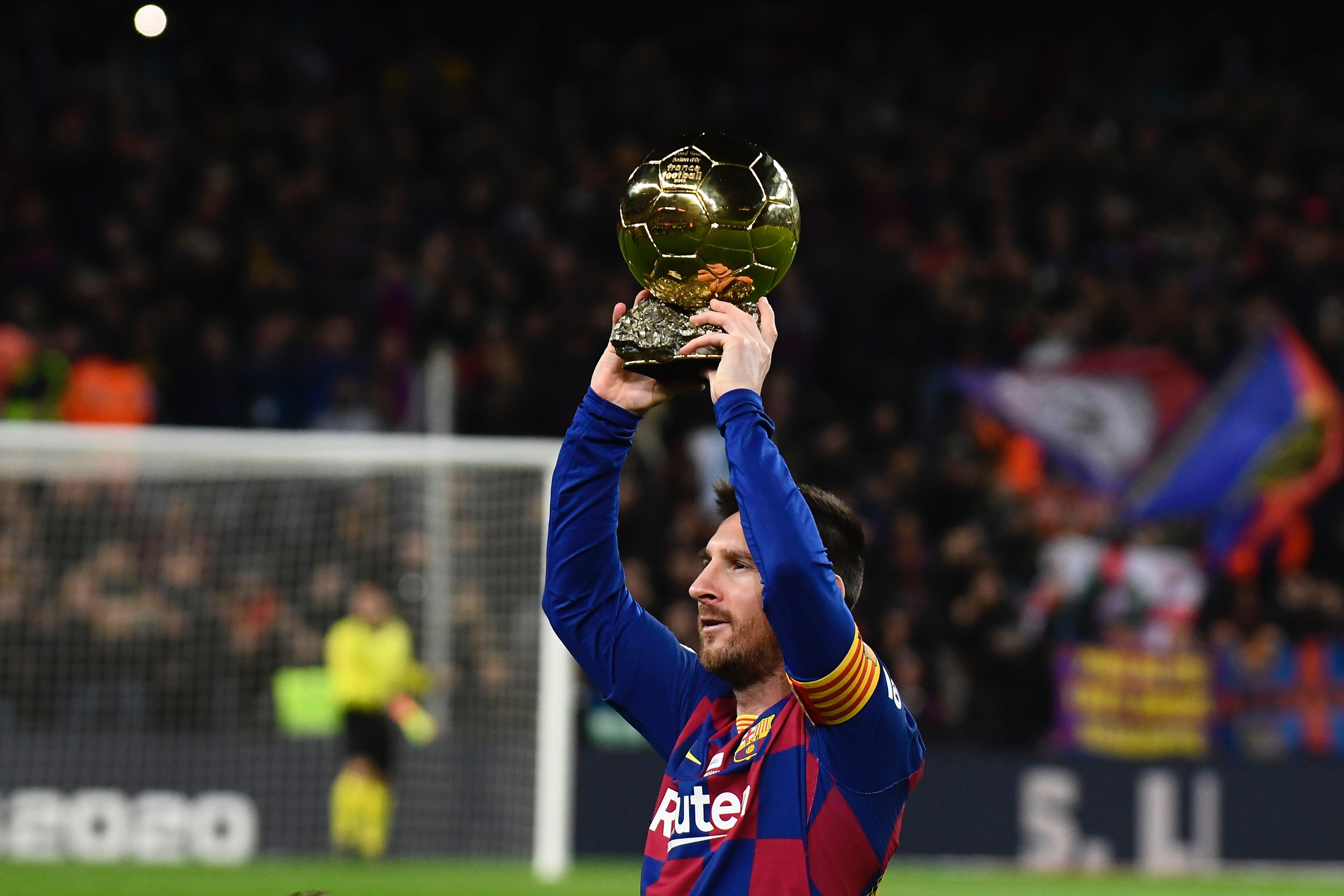 如何看待皇马近况？卡塞米罗：不会为皇马担心，我更担心曼联