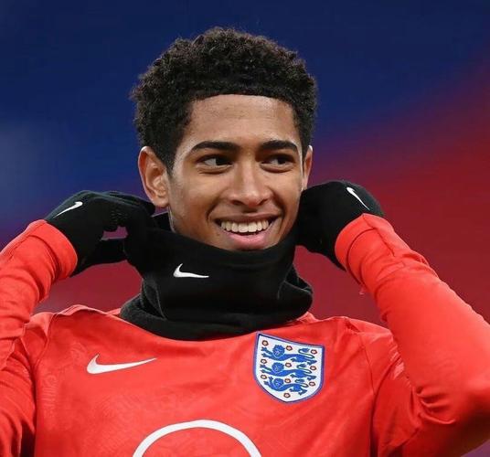 斯基拉：那不勒斯依然想租梅努，球员也想要获得更多出场机会（斯基拉：那不勒斯仍盼租借梅努，球员寻求更多出场时间）