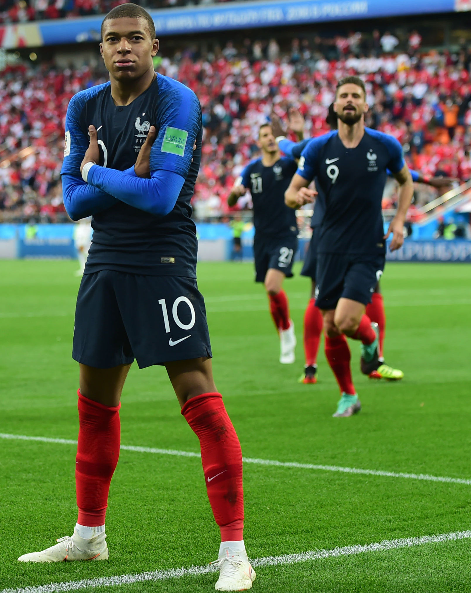 曼联计划在2026年以约7500万英镑签下巴莱巴，但需等待未来转会窗口，且交易需布莱顿同意。（曼联拟于2026年以约7500万英镑引进巴莱巴，须等待后续转会窗且取决于布莱顿放行。）