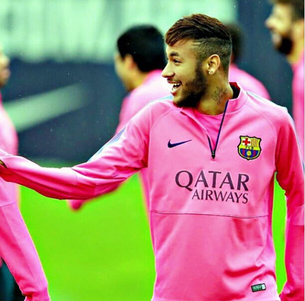 大连梭鱼湾足球场本赛季中超联赛观众总人数达874...（大连梭鱼湾球场本季中超累计观众已达874...）