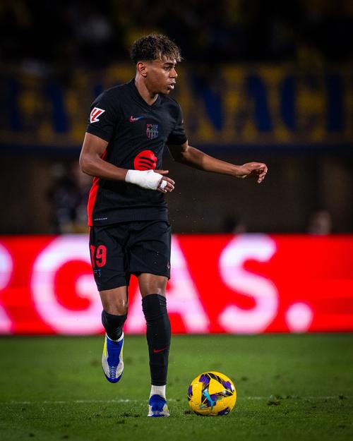 图片报：法兰克福队医私下为对手球员治疗，已被俱乐部开除