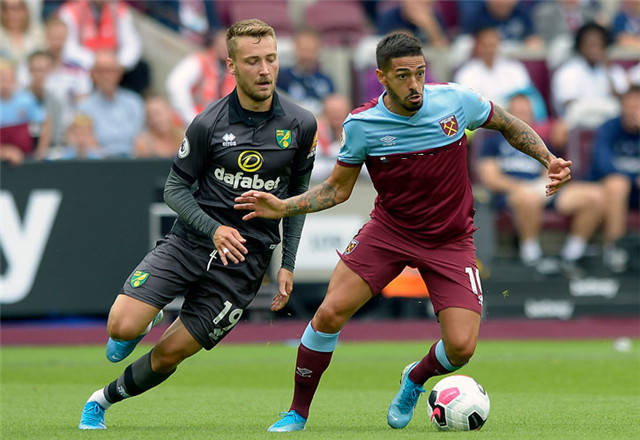 梅西抵达印度行第二站海得拉巴，现场球迷高呼梅西的名字（梅西抵达印度之旅第二站海得拉巴，现场球迷齐声高呼其名）