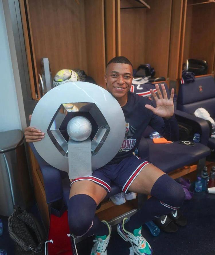 斯坦韦谈8-0中国女足：今晚我们让对手显得平平无奇（斯坦韦评8比0大胜中国女足：今夜我们让对手毫无亮点）