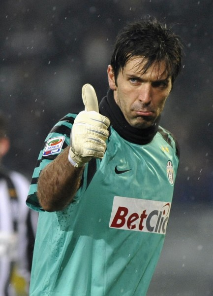 缺阵期间在板凳指挥对你领导力有帮助吗？杰威：他们根本不听