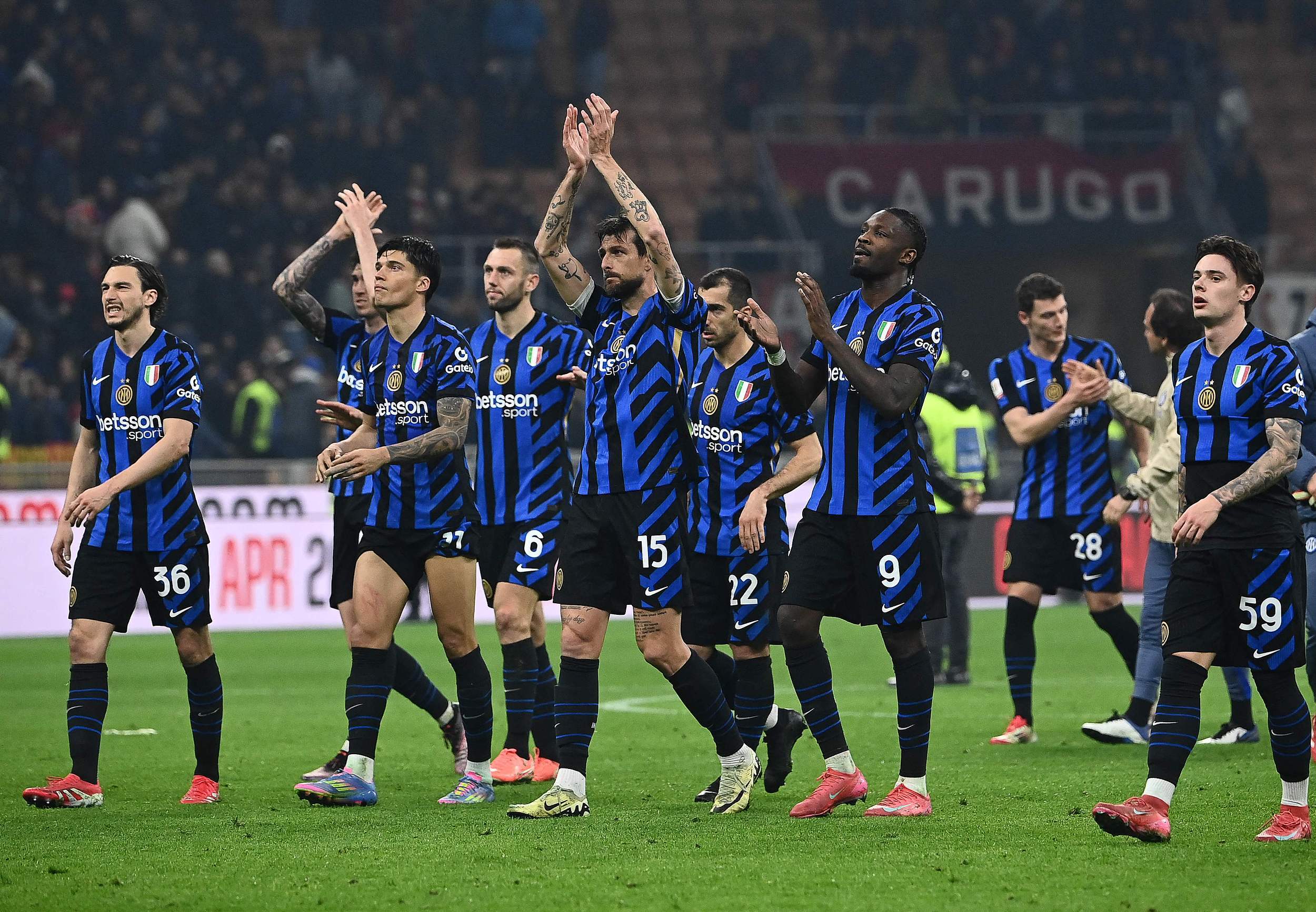 北京时间12月11日凌晨，皇马在欧冠联赛阶段第6轮主场1-2遭曼城逆转。