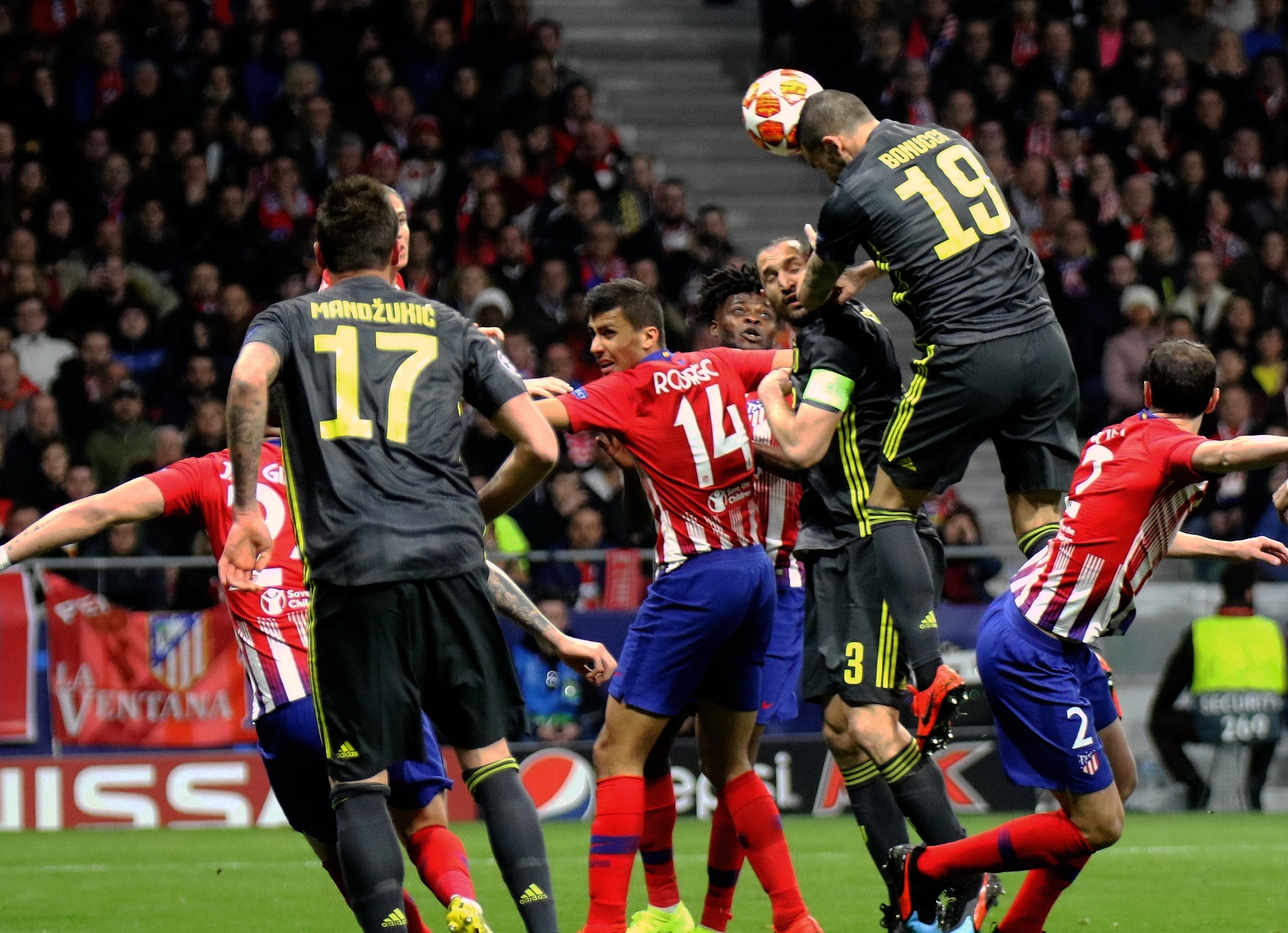 佩佩的成人女星女友：没花过他钱；他30岁生日我给他花了3万（佩佩成人影星女友：从没花过他的钱，他30岁生日反倒是我出了3万）