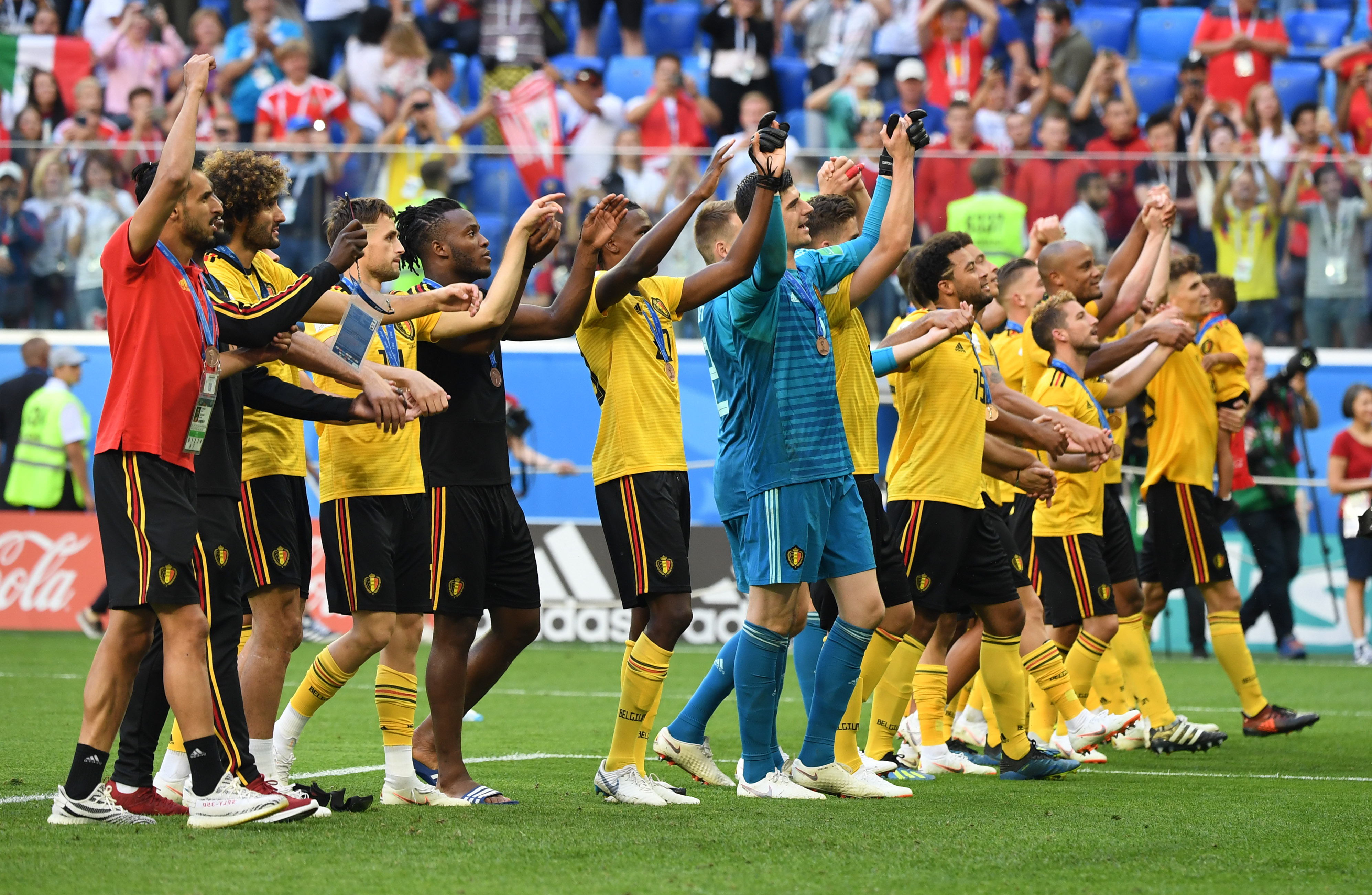 一日意甲最新动态：米兰双雄培养新人，迈尼昂无意加盟蓝黑军团（今日意甲快报：米兰双雄提拔新秀，迈尼昂无缘蓝黑军团）