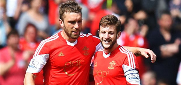 “苏超”冠军的排面，泰州市委书记和市长更衣室祝贺泰州夺冠（泰州问鼎苏超，市委书记、市长走进更衣室致贺）