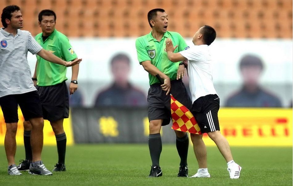 支持河南队，一河南球迷从航体骑三轮车前往足协杯决赛地苏州（为河南队助威，河南球迷骑三轮车自航体出发奔赴苏州足协杯决赛）