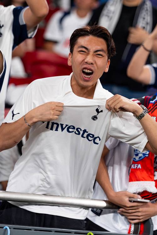 阿森纳成为第二支，在小组赛／联赛阶段10连胜的英伦球队