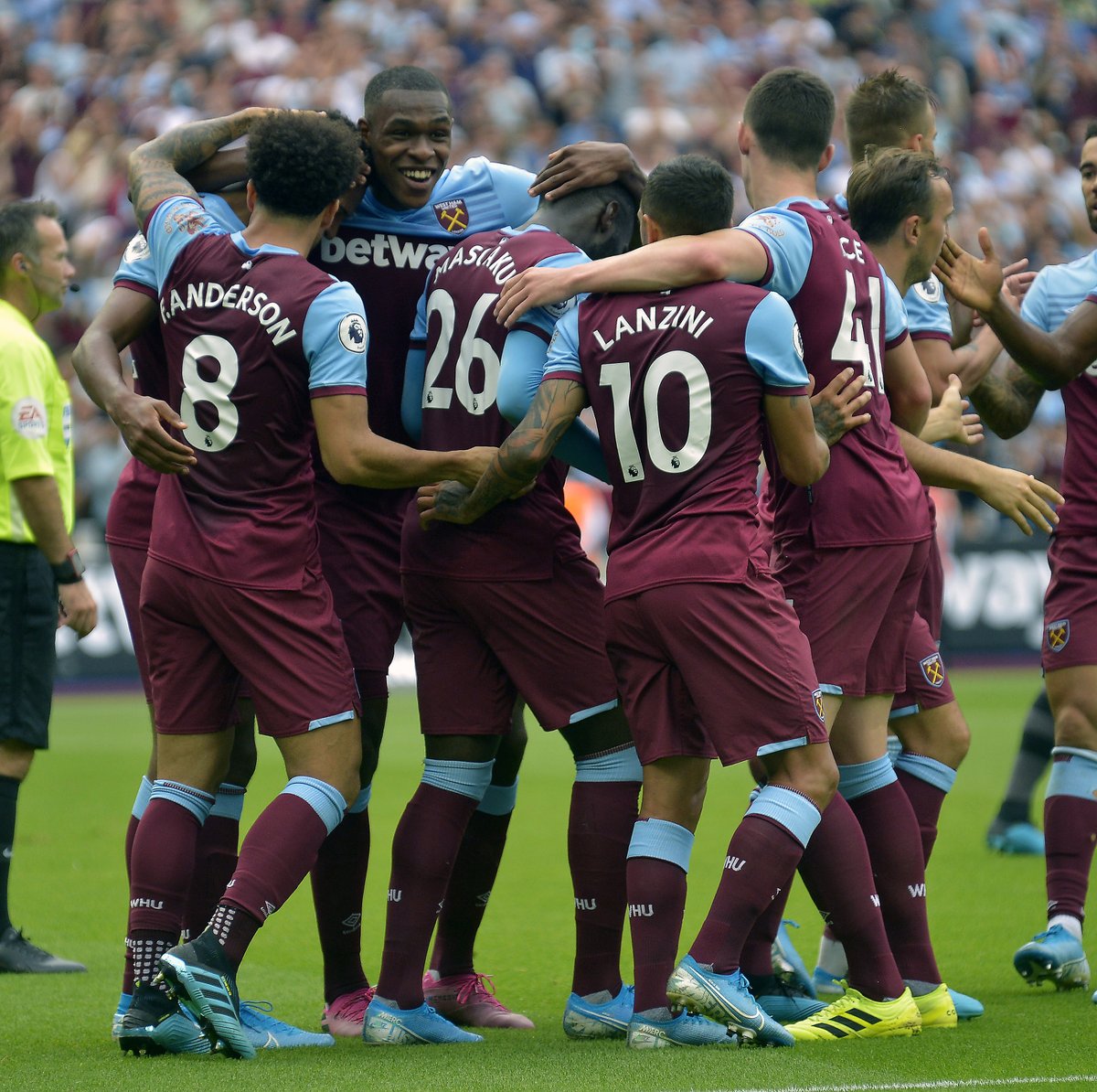 申花1-3输球，柔佛新山近两个赛季亚冠对中超球队保持不败（申花1-3告负，柔佛新山亚冠近两季对中超仍保持不败）