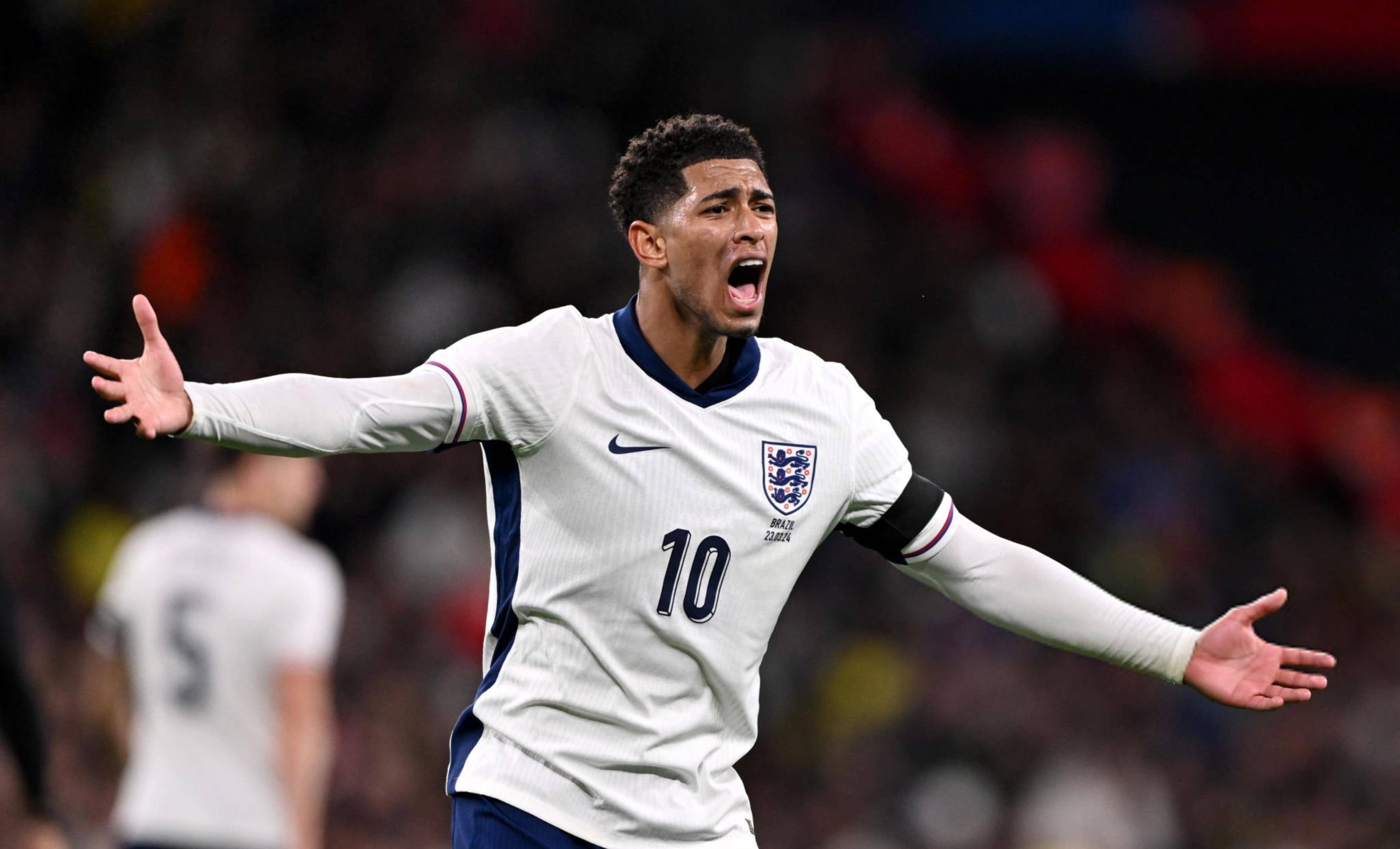 意甲11月最佳球员候选：迈尼昂、劳塔罗、瓦尔迪入选（迈尼昂、劳塔罗、瓦尔迪入围意甲11月最佳球员候选）