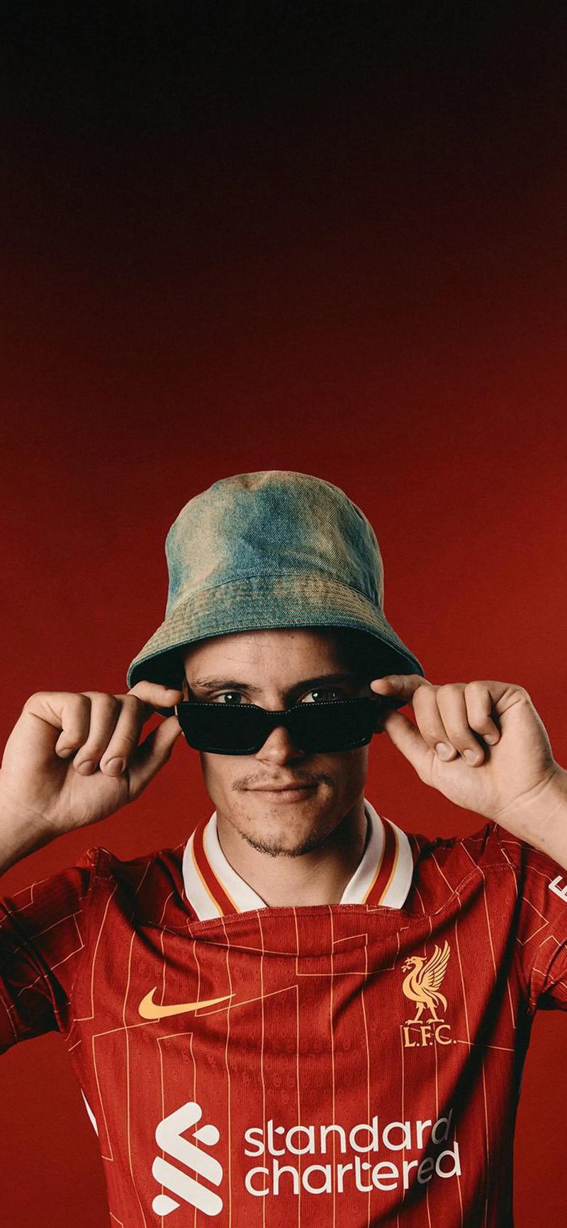 张伯伦代表阿森纳U21出战曼联U21，8年后再为枪手比赛