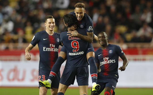 萨索洛前锋皮纳蒙蒂比赛时家中失窃，事发时孩子和保姆在家里（萨索洛前锋皮纳蒙蒂比赛期间家中被盗，孩子和保姆在屋内）